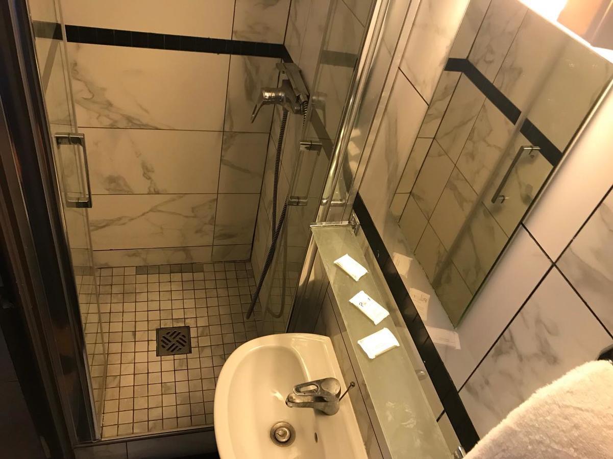 Hotel Des Fontaines Paryż Zewnętrze zdjęcie